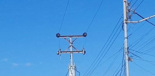 Punto Fijo| Sector 7 de Bicentenario lleva más de 24 horas sin energía eléctrica