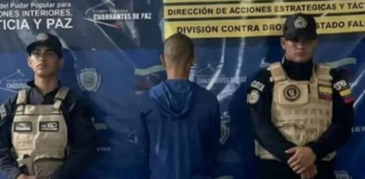 Coro| Detenido hombre con una panela de marihuana