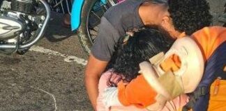 Punto Fijo| Estalló el caucho trasero de la moto y se fueron al pavimento