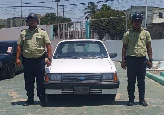Coro| Vídeo| Retienen vehículo por infracción a la Ley de Transporte Terrestre