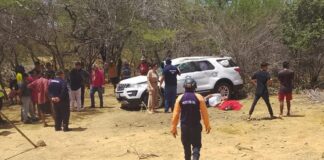 Coro| Vuelco de camioneta dejó una mujer muerta