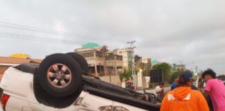 Municipio Silva| Camioneta volcó en la Morón-Coro