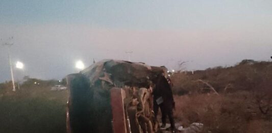 Los Taques| Vídeo| Reportan vuelco de vehículo en Amuay