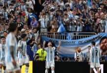Argentina anota 3 goles contra Argelia