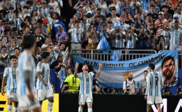 Argentina anota 3 goles contra Argelia