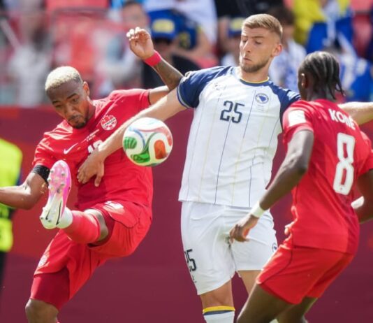 Canadá y Bosnia igualaron en el debut
