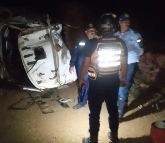Volvió a nacer: Conductor de un chuto Mack salva la vida milagrosamente tras volcar en la Falcón-Zulia