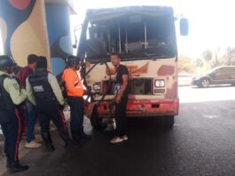 Punto Fijo| Buseta chocó con un poste