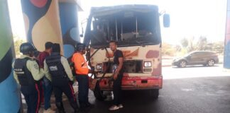 Punto Fijo| Buseta chocó con un poste