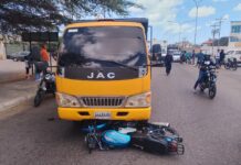 Colisión entre Toyota Yaris y una moto Bera dejó un lesionado