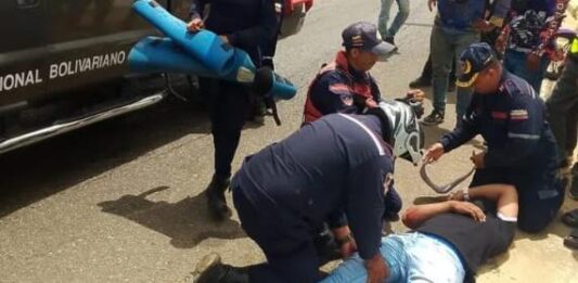Coro| Motorizado sufrió escoriaciones en deslizamiento de moto