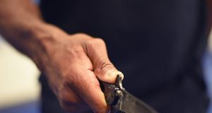 Punto Fijo| Le cayeron a navajazos en una riña