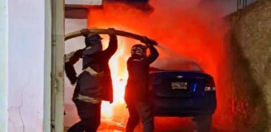 Coro| Corto circuito originó incendio de vehículo