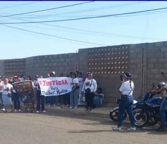 Familiares del Jinete exigen justicia mientras se desarrolla la Audiencia de Presentación