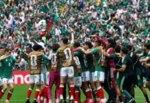 México vence 2-0 a Sudáfrica en partido inaugural