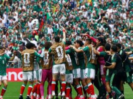 México vence 2-0 a Sudáfrica en partido inaugural