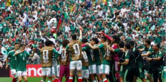 México vence 2-0 a Sudáfrica en partido inaugural