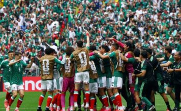 México vence 2-0 a Sudáfrica en partido inaugural