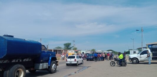 Coro| Reportan protesta en Río Seco
