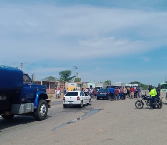 Coro| Reportan protesta en Río Seco