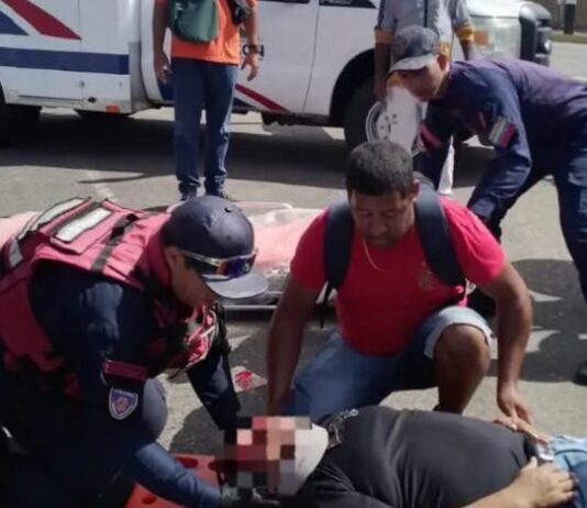 Sexagenario cayó de una unidad de transporte público