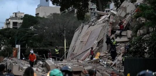 Rescatan a 18 personas con vida tras el colapso de edificios en Chacao