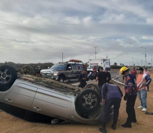 Municipio Los Taques| Vuelco de vehículo con daños materiales
