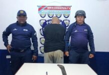 Desarman y arrestan a un sujeto que amenazaba de muerte a un vecino