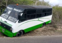 Buseta con 26 pasajeros estuvo a punto de volcar en la Bajada de El Amparo