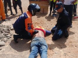 Obrero termina hospitalizado tras desplomarse desde dos metros de altura