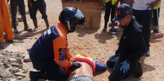 Obrero termina hospitalizado tras desplomarse desde dos metros de altura