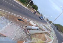 Autobús Yutong colisiona contra un poste cerca de la Puerta I de la Refinería Cardón
