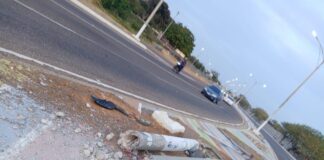 Autobús Yutong colisiona contra un poste cerca de la Puerta I de la Refinería Cardón