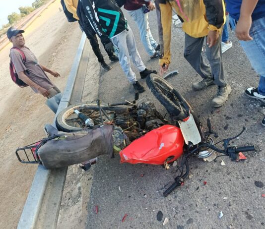 Motorizado sufre fractura en colisión en la intercomunal Alí Primera