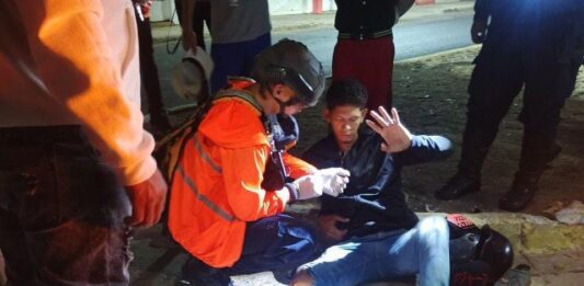 Motorizado llevó tremendo susto tras colisionar contra una Encava en Antiguo Aeropuerto