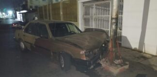 Esquivó un hueco y terminó «estrellado» en el centro de Punto Fijo