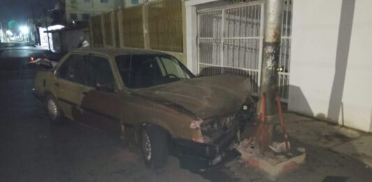 Esquivó un hueco y terminó «estrellado» en el centro de Punto Fijo