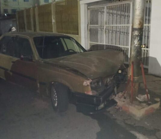 Esquivó un hueco y terminó «estrellado» en el centro de Punto Fijo