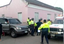 Colisión entre camioneta y moto en Puerto Cumarebo deja solo daños materiales