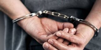 Cae adolescente tras desatar el caos con motopiruetas en La Vela