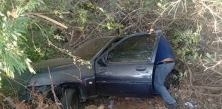 ¡DE MILAGRO! Salen ilesos tras aparatoso encunetamiento en la Bajada de Guaranao