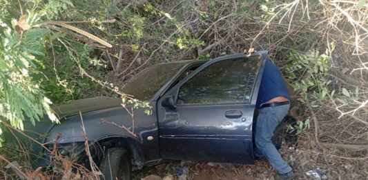 ¡DE MILAGRO! Salen ilesos tras aparatoso encunetamiento en la Bajada de Guaranao