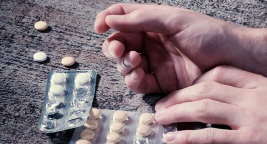 ¡Lucha por su vida! enfermero es ingresado de emergencia tras ingerir masiva dosis de pastillas