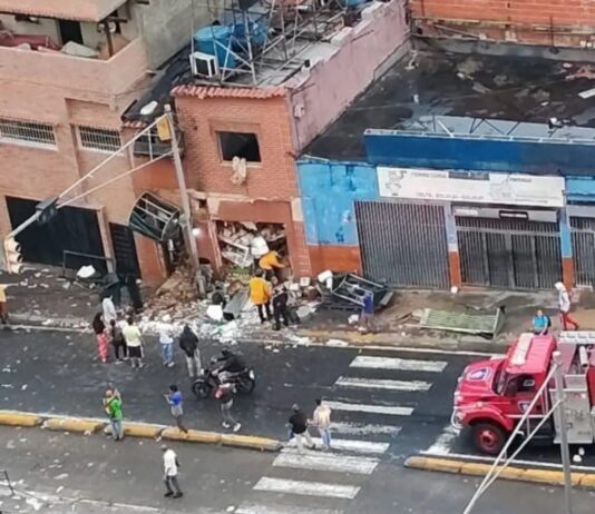 Vídeo| Deflagración por fuga de gas en local comercial deja dos heridos y daños estructurales