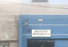 Amantes de lo ajeno se llevaron la puerta trasera del Registro Mercantil en Punto Fijo