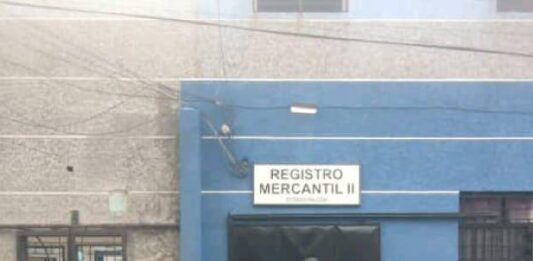 Amantes de lo ajeno se llevaron la puerta trasera del Registro Mercantil en Punto Fijo