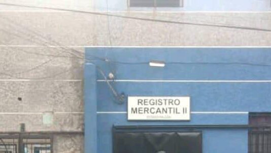 Amantes de lo ajeno se llevaron la puerta trasera del Registro Mercantil en Punto Fijo