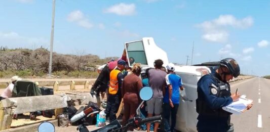 Ráfaga de viento provoca dramático vuelco y deja dos heridos