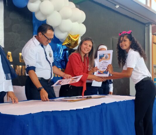 ¡Rumbo al bachillerato! 48 estudiantes de la U.E.N. Alí Primera Dan un salto triunfal a media general