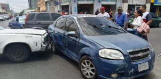 Colisión en el centro de Punto Fijo deja a madre e hija lesionadas